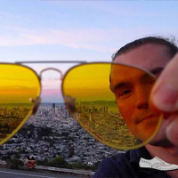 عینک طبی با عدسی زرد ضد نور آبی